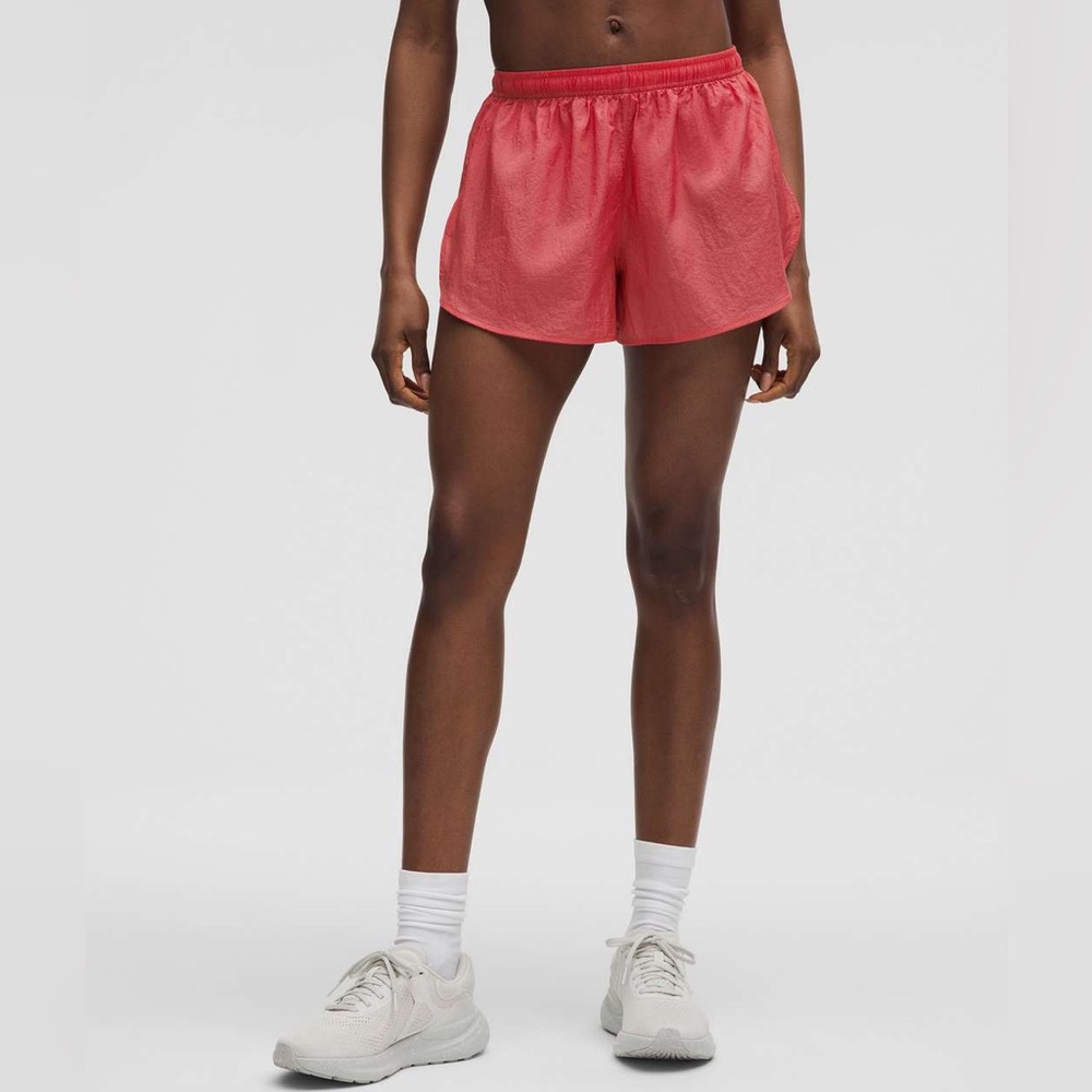 Lululemon Dolphin-Hem Mid-Rise Running Short 3"
Desert Red (19)